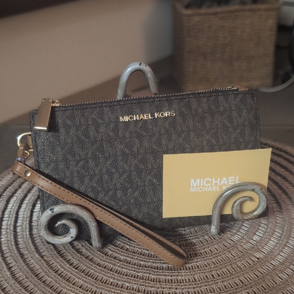 Michael Kors Jet Set Travel Zip Wristlet Wallet